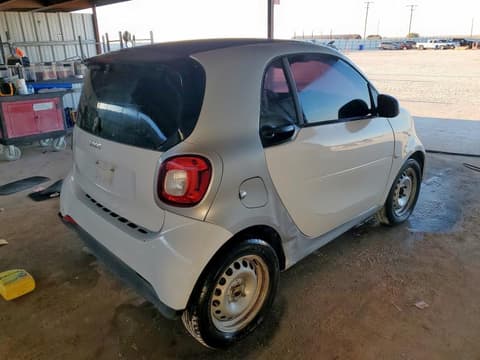 2017 Smart Fortwo, VIN WMEFJ5DA1HK169999. Фото 3 з 6 з аукціону Copart. Каталог авто зі США OpenDataCar.