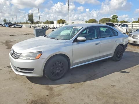 2015 Volkswagen Passat, VIN 1VWAS7A37FC105526. Фото 1 з 6 з аукціону Copart. Каталог авто зі США OpenDataCar.