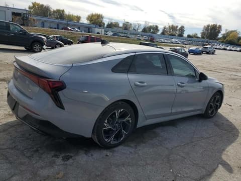 2025 Kia K5, VIN KNAG64J75S5276774. Фото 3 з 6 з аукціону Copart. Каталог авто зі США OpenDataCar.