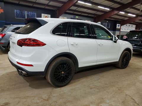 2017 Porsche Cayenne, VIN WP1AB2A25HLA52775. Фото 3 з 6 з аукціону Copart. Каталог авто зі США OpenDataCar.