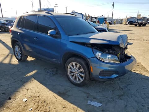 2018 Volkswagen Tiguan Limited, VIN WVGBV7AX8JK002319. Фото 4 з 6 з аукціону Copart. Каталог авто зі США OpenDataCar.