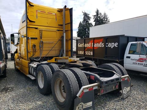 2011 Volvo VNL, VIN 4V4NC9EJ4BN297450. Photo 3 of 6 from Copart auction. OpenDataCar US salvage catalog.