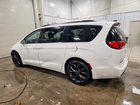 2018 Chrysler Pacifica, VIN 2C4RC1EG4JR260998. Фото 2 з 6 з аукціону Copart. Каталог авто зі США OpenDataCar.