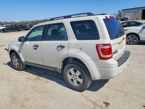 2011 Ford Escape, VIN 1FMCU0DG8BKA67327. Фото 2 з 6 з аукціону Copart. Каталог авто зі США OpenDataCar.