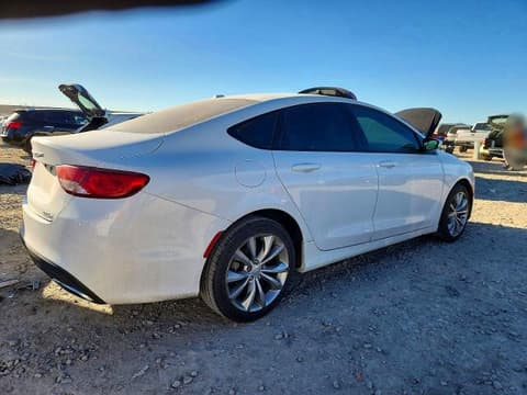 2015 Chrysler 200, VIN 1C3CCCBBXFN725058. Фото 3 з 6 з аукціону Copart. Каталог авто зі США OpenDataCar.