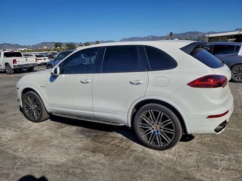 2017 Porsche Cayenne, VIN WP1AE2A27HLA71612. Фото 2 з 6 з аукціону Copart. Каталог авто зі США OpenDataCar.