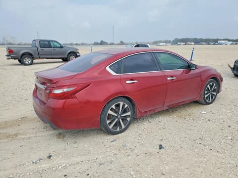 2018 Nissan Altima, VIN 1N4AL3AP8JC108915. Zdjęcie 3 z 6 z aukcji Copart. Katalog aut z USA OpenDataCar.