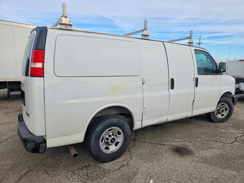 2015 Gmc Savana, VIN 1GTW7FCF8F1103713. Фото 3 из 6 с аукциона Copart. Каталог авто из США OpenDataCar.