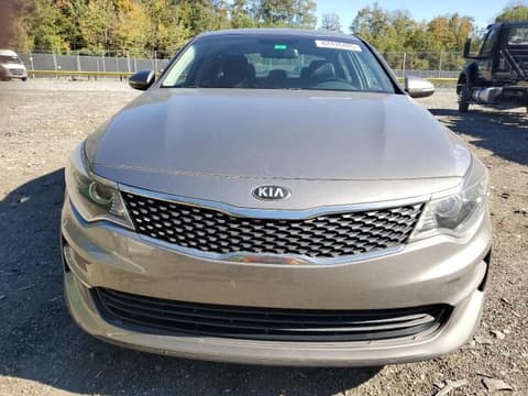 2016 Kia Optima, VIN 5XXGU4L35GG097205. Фото 5 з 6 з аукціону Copart. Каталог авто зі США OpenDataCar.