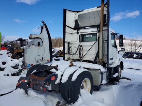 2018 Volvo VNL, VIN 4V4N39TGXJN988245. Photo 4 of 6 from Copart auction. OpenDataCar US salvage catalog.