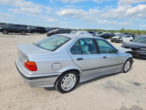 1997 Bmw 3 Series, VIN WBACC9328VEE56697. Zdjęcie 3 z 6 z aukcji Copart. Katalog aut z USA OpenDataCar.
