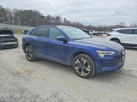 2022 Audi e-tron, VIN WA1AAAGE0NB012888. Фото 4 из 6 с аукциона Copart. Каталог авто из США OpenDataCar.