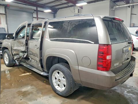 2013 Chevrolet Suburban, VIN 1GNSKJE75DR368424. Фото 2 з 6 з аукціону Copart. Каталог авто зі США OpenDataCar.