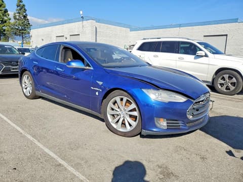 2015 Tesla Model S, VIN 5YJSA1E2XFF120162. Фото 4 з 6 з аукціону Copart. Каталог авто зі США OpenDataCar.