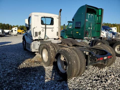 2021 Peterbilt tractor , VIN 1XPBDP9XXMD644107. Фото 3 из 6 с аукциона Copart. Каталог авто из США OpenDataCar.