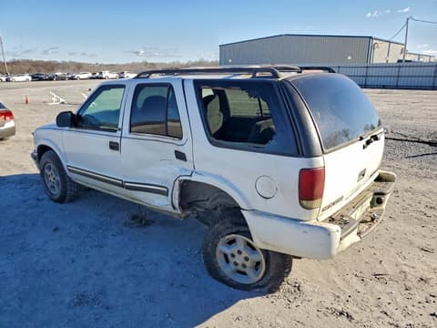 2000 Chevrolet Blazer, VIN 1GNDT13W9Y2353617. Фото 2 з 6 з аукціону Copart. Каталог авто зі США OpenDataCar.