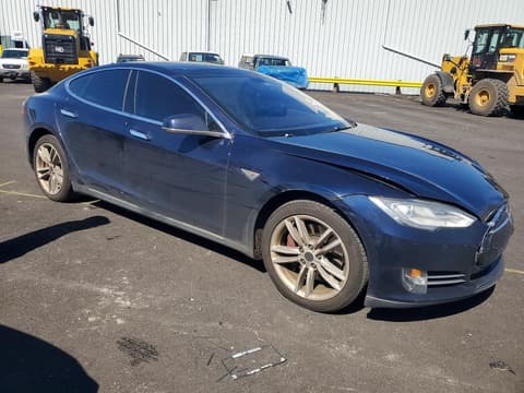 2014 Tesla Model S, VIN 5YJSA1S13EFP51202. Фото 4 з 6 з аукціону Copart. Каталог авто зі США OpenDataCar.