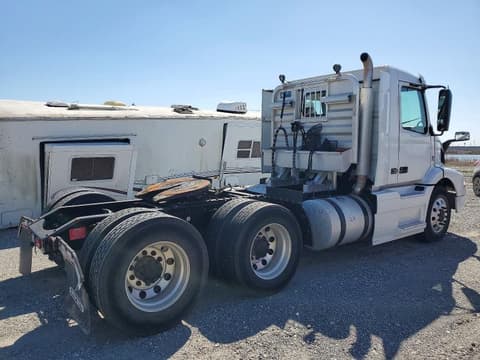 2018 Volvo VNM, VIN 4V4MC9EG3JN997104. Фото 4 з 6 з аукціону Copart. Каталог авто зі США OpenDataCar.