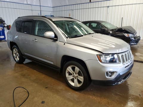 2016 Jeep Compass, VIN 1C4NJDEB7GD768209. Фото 4 з 6 з аукціону Copart. Каталог авто зі США OpenDataCar.