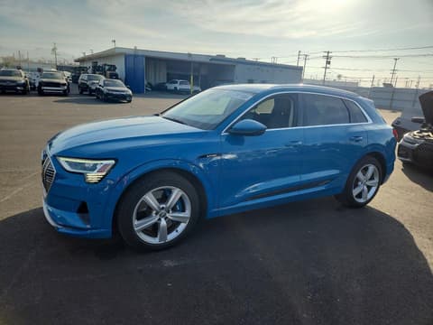 2019 Audi e-tron, VIN WA1LAAGEXKB009663. Фото 1 из 6 с аукциона Copart. Каталог авто из США OpenDataCar.