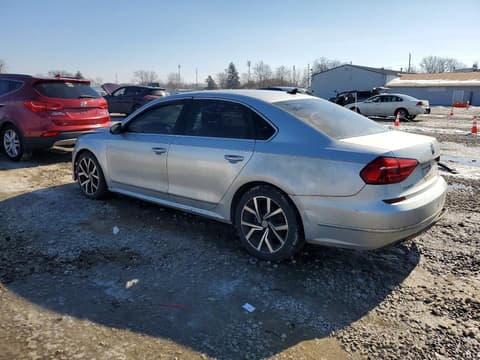 2016 Volkswagen Passat, VIN 1VWBT7A3XGC010140. Фото 2 з 6 з аукціону Copart. Каталог авто зі США OpenDataCar.