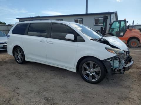 2017 Toyota Sienna, VIN 5TDXZ3DCXHS795965. Фото 4 з 6 з аукціону Copart. Каталог авто зі США OpenDataCar.