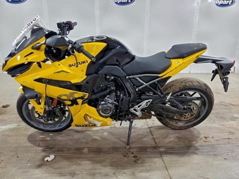 2025 Suzuki GSX800, VIN JS1EM13B7S7100999. Фото 3 з 6 з аукціону Copart. Каталог авто зі США OpenDataCar.