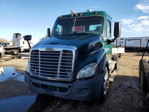 2015 Freightliner Cascadia, VIN 3AKBGADV4FSGB4584. Фото 2 з 6 з аукціону Copart. Каталог авто зі США OpenDataCar.