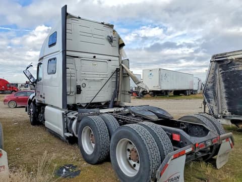 2023 Volvo VN, VIN 4V4NC9EH9PN610383. Фото 3 з 6 з аукціону Copart. Каталог авто зі США OpenDataCar.