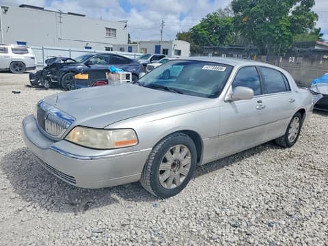 2005 Lincoln Town Car, VIN 1LNHM82W05Y655240. Фото 1 з 6 з аукціону Copart. Каталог авто зі США OpenDataCar.