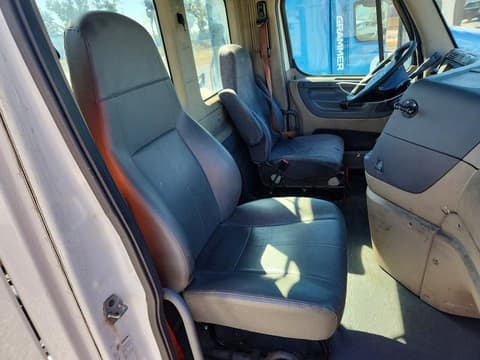 2016 Freightliner Cascadia 125, VIN 1FUBGEDV9GLHC5667. Фото 5 з 6 з аукціону Copart. Каталог авто зі США OpenDataCar.