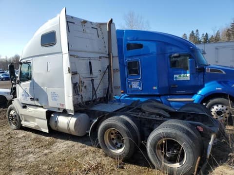 2010 Volvo VN, VIN 4V4NC9TJXAN290990. Фото 3 з 6 з аукціону Copart. Каталог авто зі США OpenDataCar.