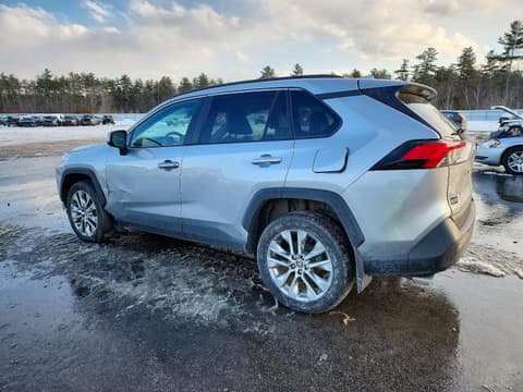 2021 Toyota RAV4, VIN 2T3A1RFV2MC198592. Фото 2 из 6 с аукциона Copart. Каталог авто из США OpenDataCar.