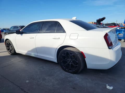 2020 Chrysler 300, VIN 2C3CCAAG0LH137479. Фото 2 з 6 з аукціону Copart. Каталог авто зі США OpenDataCar.