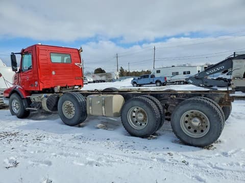 2015 Volvo VHD, VIN 4V5K99EJ7FN179489. Zdjęcie 3 z 6 z aukcji Copart. Katalog aut z USA OpenDataCar.