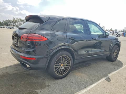 2017 Porsche Cayenne, VIN WP1AE2A20HLA75579. Фото 3 з 6 з аукціону Copart. Каталог авто зі США OpenDataCar.