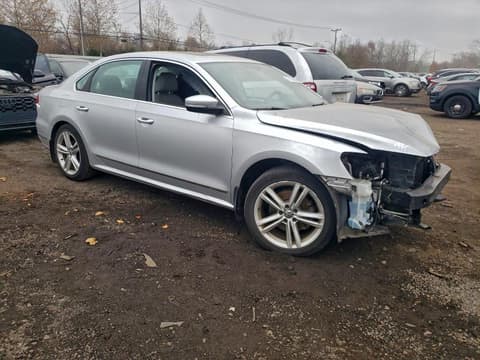 2015 Volkswagen Passat, VIN 1VWCT7A37FC021342. Фото 4 з 6 з аукціону Copart. Каталог авто зі США OpenDataCar.