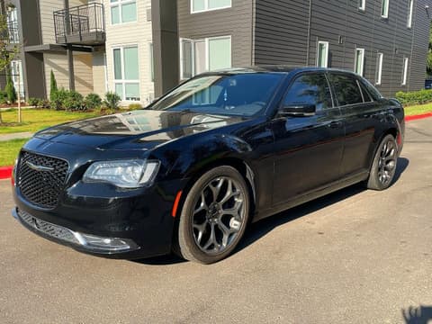 2018 Chrysler 300, VIN 2C3CCABG5JH313938. Фото 2 з 6 з аукціону Copart. Каталог авто зі США OpenDataCar.
