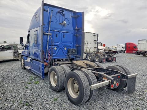 2018 Freightliner Cascadia 125, VIN 3AKJGLDR7JSHU4785. Zdjęcie 3 z 6 z aukcji Copart. Katalog aut z USA OpenDataCar.