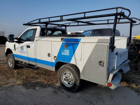 2022 Ford F-550 Super Duty, VIN 1FDBF2B62NEE43552. Фото 2 из 6 с аукциона Copart. Каталог авто из США OpenDataCar.