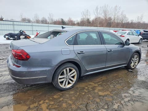 2017 Volkswagen Passat, VIN 1VWGT7A34HC069076. Zdjęcie 3 z 6 z aukcji Copart. Katalog aut z USA OpenDataCar.