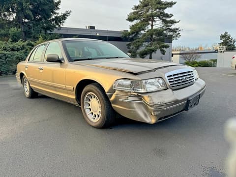 2001 Ford Crown Victoria, VIN 2FAFP74W41X162882. Фото 2 з 6 з аукціону Copart. Каталог авто зі США OpenDataCar.