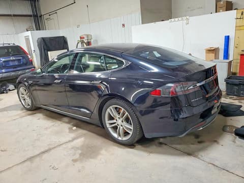 2015 Tesla Model S, VIN 5YJSA1E25FF117914. Фото 2 з 6 з аукціону Copart. Каталог авто зі США OpenDataCar.