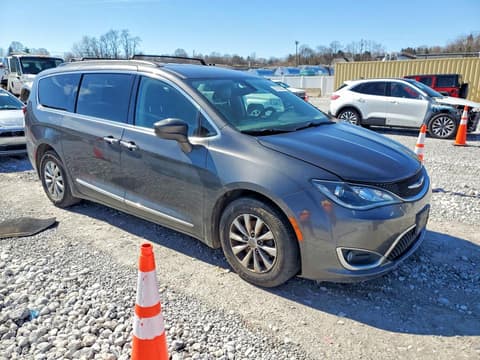 2017 Chrysler Pacifica, VIN 2C4RC1BG2HR832097. Фото 4 з 6 з аукціону Copart. Каталог авто зі США OpenDataCar.