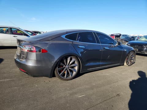 2016 Tesla Model S, VIN 5YJSA1E44GF146906. Zdjęcie 3 z 6 z aukcji Copart. Katalog aut z USA OpenDataCar.