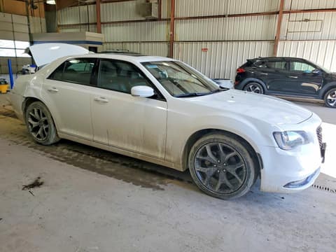 2023 Chrysler 300, VIN 2C3CCABG7PH537494. Фото 4 з 6 з аукціону Copart. Каталог авто зі США OpenDataCar.