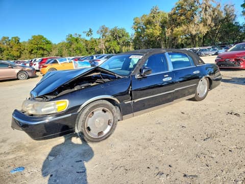2001 Lincoln Town Car, VIN 1LNHM82W31Y658966. Фото 1 з 6 з аукціону Copart. Каталог авто зі США OpenDataCar.