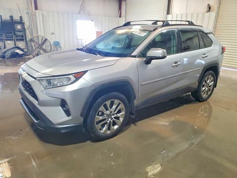 2021 Toyota RAV4, VIN 2T3C1RFV2MC107345. Фото 1 з 6 з аукціону Copart. Каталог авто зі США OpenDataCar.