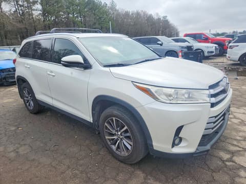 2019 Toyota Highlander, VIN 5TDKZRFH9KS555979. Фото 4 з 6 з аукціону Copart. Каталог авто зі США OpenDataCar.
