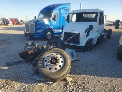 2018 Volvo VN, VIN 4V4NC9EG5JN992913. Фото 2 з 6 з аукціону Copart. Каталог авто зі США OpenDataCar.